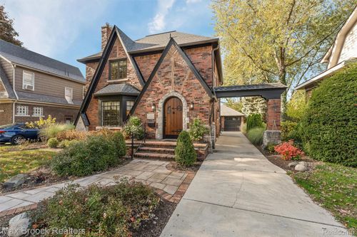 1425 Bedford Rd, Grosse Pointe Park, MI, 48230-1119 | Card Image