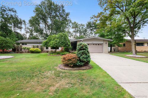 32547 Chesterbrook St, Farmington Hills, MI, 48334-2721 | Card Image