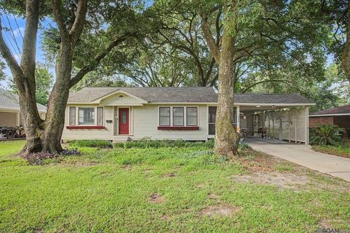 425 E Mcarthur St, Gonzales, LA, 70737-3229 | Card Image