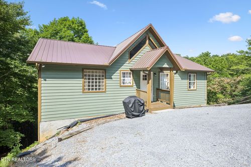 916 Hideaway Hills Cir, Sevierville, TN, 37862-2728 | Card Image