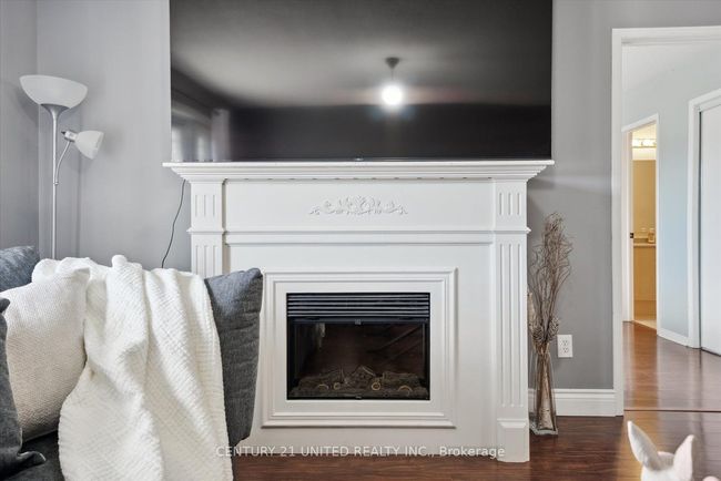 1343 Eagle Cres, House attached with 3 bedrooms, 2 bathrooms and 2 parking in Peterborough ON | Image 10