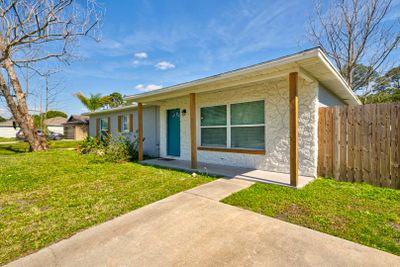 461 Alameda Avenue Se, House other with 3 bedrooms, 2 bathrooms and null parking in Palm Bay FL | Image 3