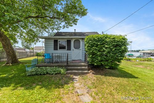 499 S Shore Dr, Caledonia, MI, 49316-9227 | Card Image