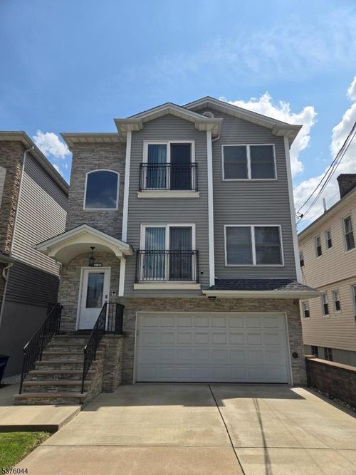 825 Jackson Ave, Elizabeth, NJ, 07201-1605 | Card Image