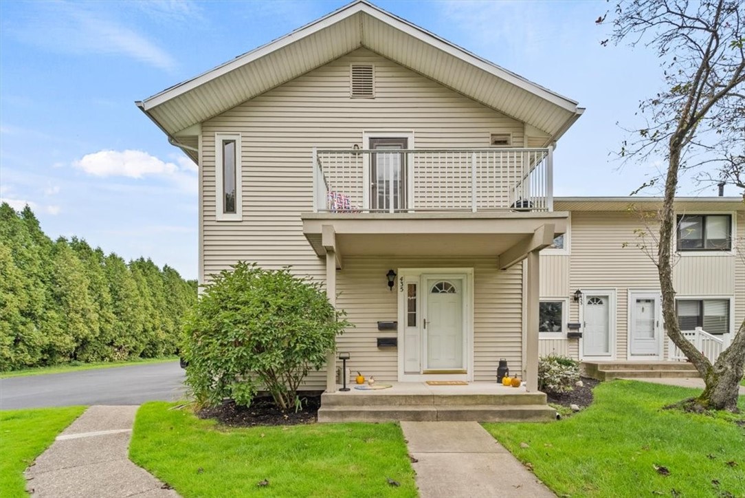 Eastbrooke Ln, Rochester, NY 14618