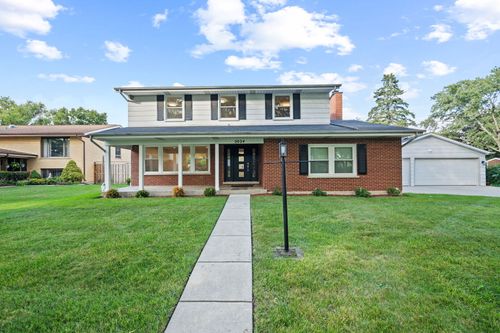 2024 E Wintergreen Ave, Mount Prospect, IL, 60056-1742 | Card Image