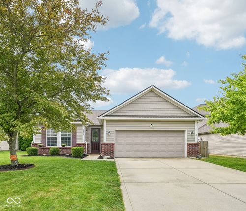 8072 Lawrence Woods Pl, Indianapolis, IN, 46236-9391 | Card Image