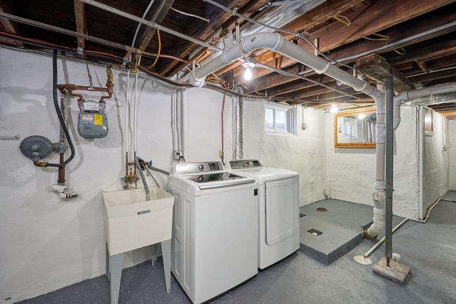 Lower level laundry room | Image 31