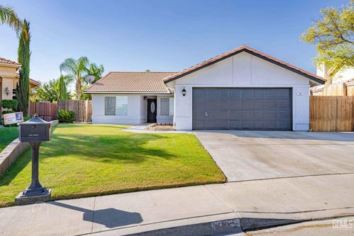 704 Mallory Ct, Taft, CA, 93268-4700 | Card Image
