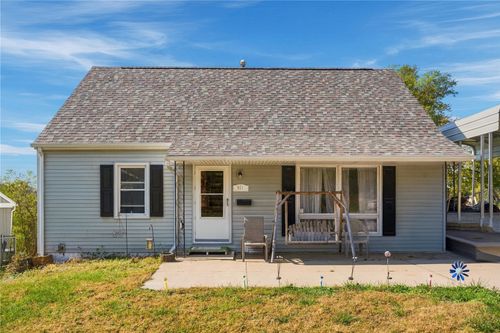 651 40th St Se, Cedar Rapids, IA, 52403-4343 | Card Image
