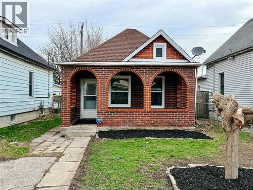 1046 Lillian Ave, Windsor, ON, N9A1V7 | Card Image