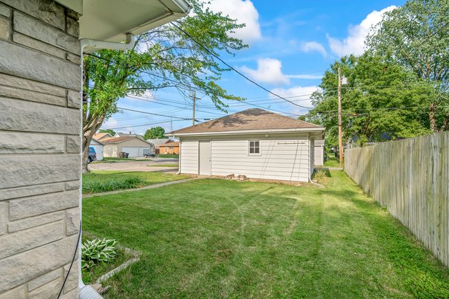 Side Yard | Image 40