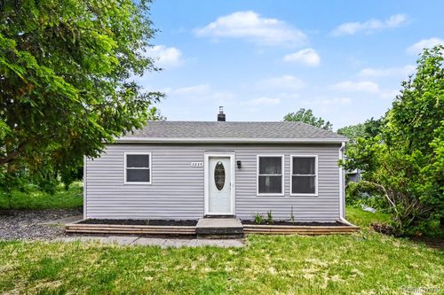 3235 Young Ave, Lansing, MI, 48906-2563 | Card Image