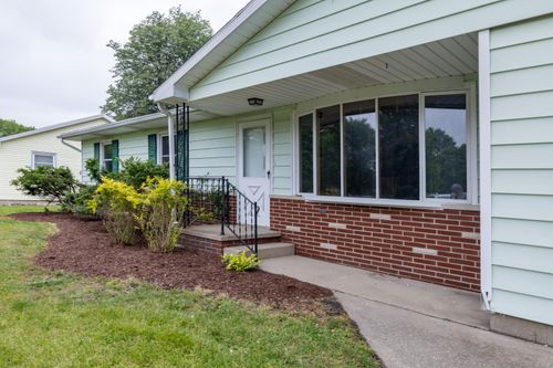 316 E Holley Dr, Kentland, IN, 47951-1033 | Card Image