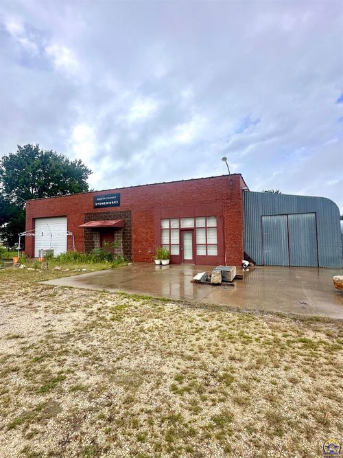 121 Liberty St, Council Grove, KS, 66846-1222 | Card Image