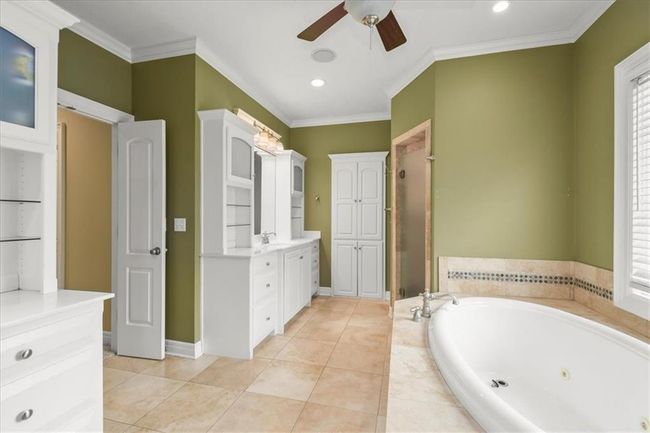 2704 Sw Gray Ln, House other with 5 bedrooms, 5 bathrooms and null parking in Lee's Summit MO | Image 20