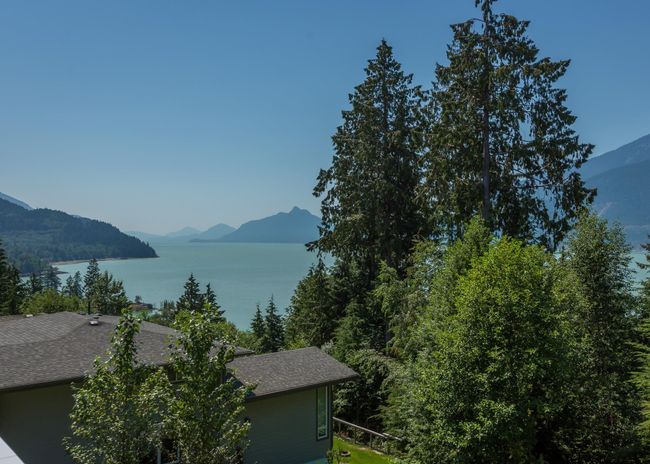 679 Copper Drive, House other with 4 bedrooms, 3 bathrooms and 4 parking in Squamish BC | Image 35