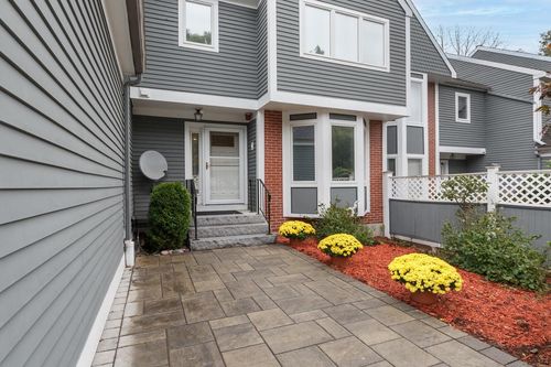 49 Hickory Ln, Windham, NH, 03087-1623 | Card Image