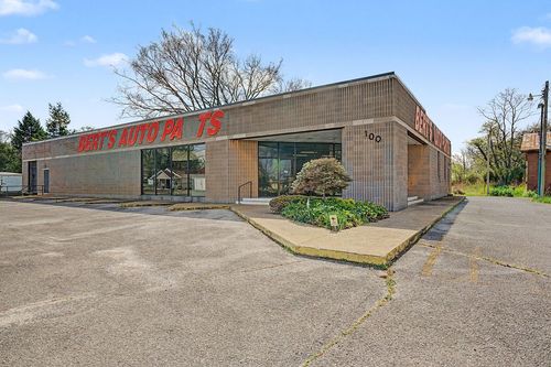 100 Hopkinsville St, Russellville, KY, 42276-1232 | Card Image