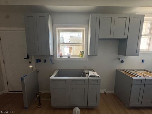 1-160 Pacific St, Newark, NJ, 07105-1533 | Card Image
