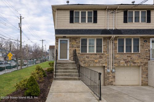 40 White St, Staten Island, NY, 10305-3035 | Card Image