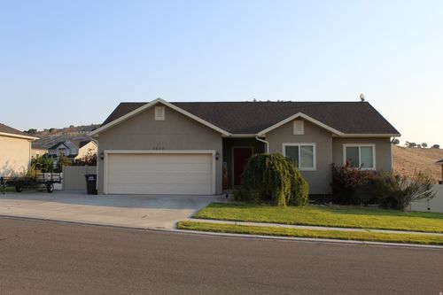 3827 E Pawnee Rd, Eagle Mountain, UT, 84005-6235 | Card Image