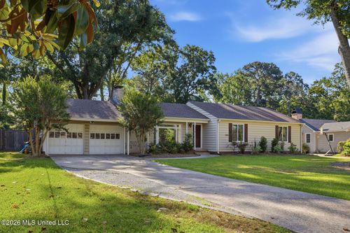 4014 Oakridge Drive, Jackson, MS, 39216 | Card Image