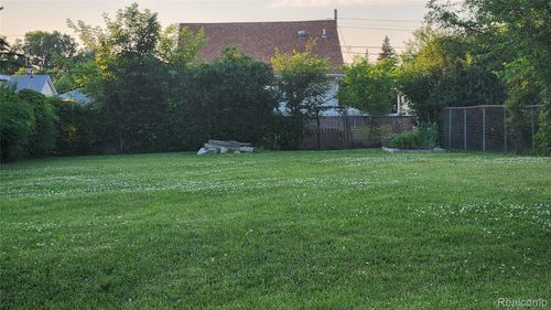 1497 E Williamson Avenue, Burton, MI, 48529 | Card Image