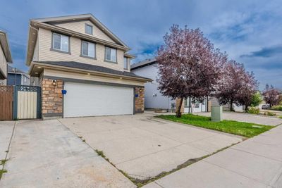 15 Saddleland Dr Ne, House detached with 5 bedrooms, 3 bathrooms and 6 parking in Calgary AB | Image 2