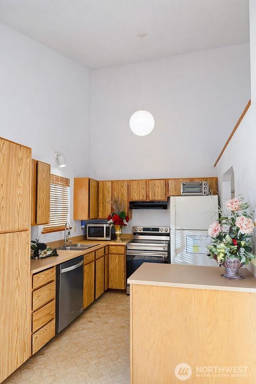 14329 79th Pl Ne, Kirkland, WA, 98034-5038 | Card Image