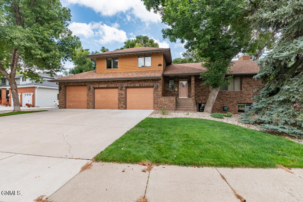 Augsburg Ave, Bismarck, ND 58504