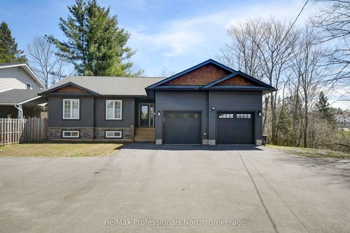 90 Ann St, Bracebridge, ON, P1L1M1 | Card Image