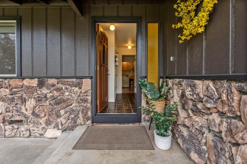 1261 Deerwood Dr, Ukiah, CA, 95482-3605 | Card Image