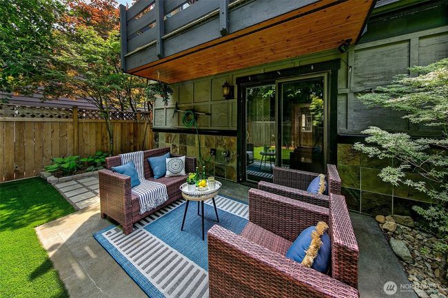 4314 Linden Ave N, Townhouse with 3 bedrooms, 4 bathrooms and 1 parking in Seattle WA | Image 25
