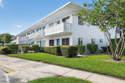 208-8320 112th St, SEMINOLE, FL, 33772-4210 | Card Image