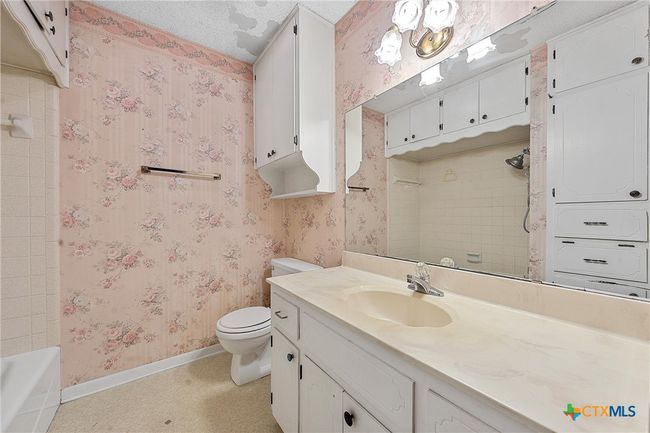 518 E Avenue G, House other with 3 bedrooms, 2 bathrooms and null parking in Rosebud TX | Image 14