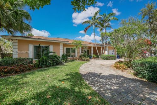 1800 Miami Springs Ave, Miami Springs, FL, 33166-3163 | Card Image