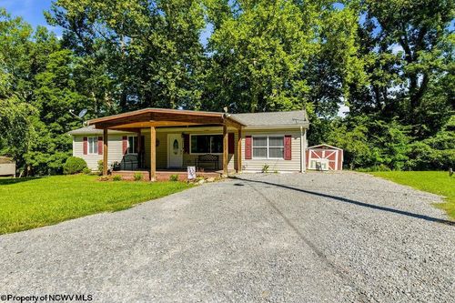 137 Blossom Dr, Clarksburg, WV, 26301-7012 | Card Image