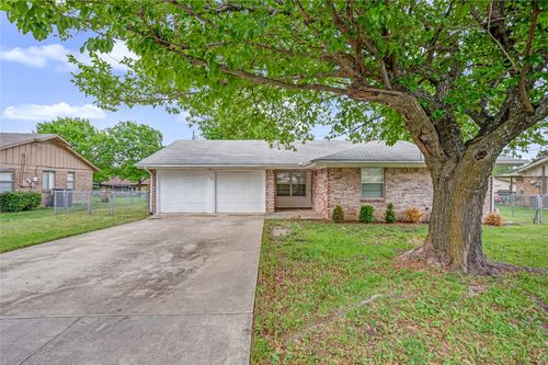 913 Patricia Dr, Sherman, TX, 75090-8339 | Card Image