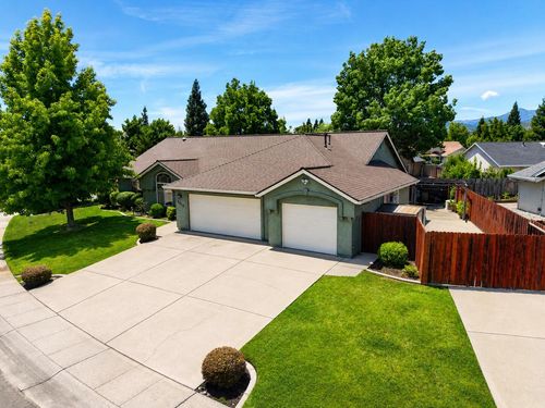 2910 Shadow Brook Ln, Redding, CA, 96001-5717 | Card Image