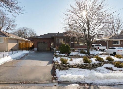 45 Buckingham St, Brantford, ON, N3R3B2 | Card Image