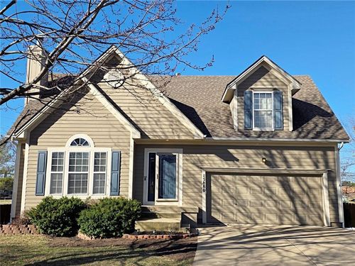 15880 S Bradley Dr, Olathe, KS, 66062-7022 | Card Image