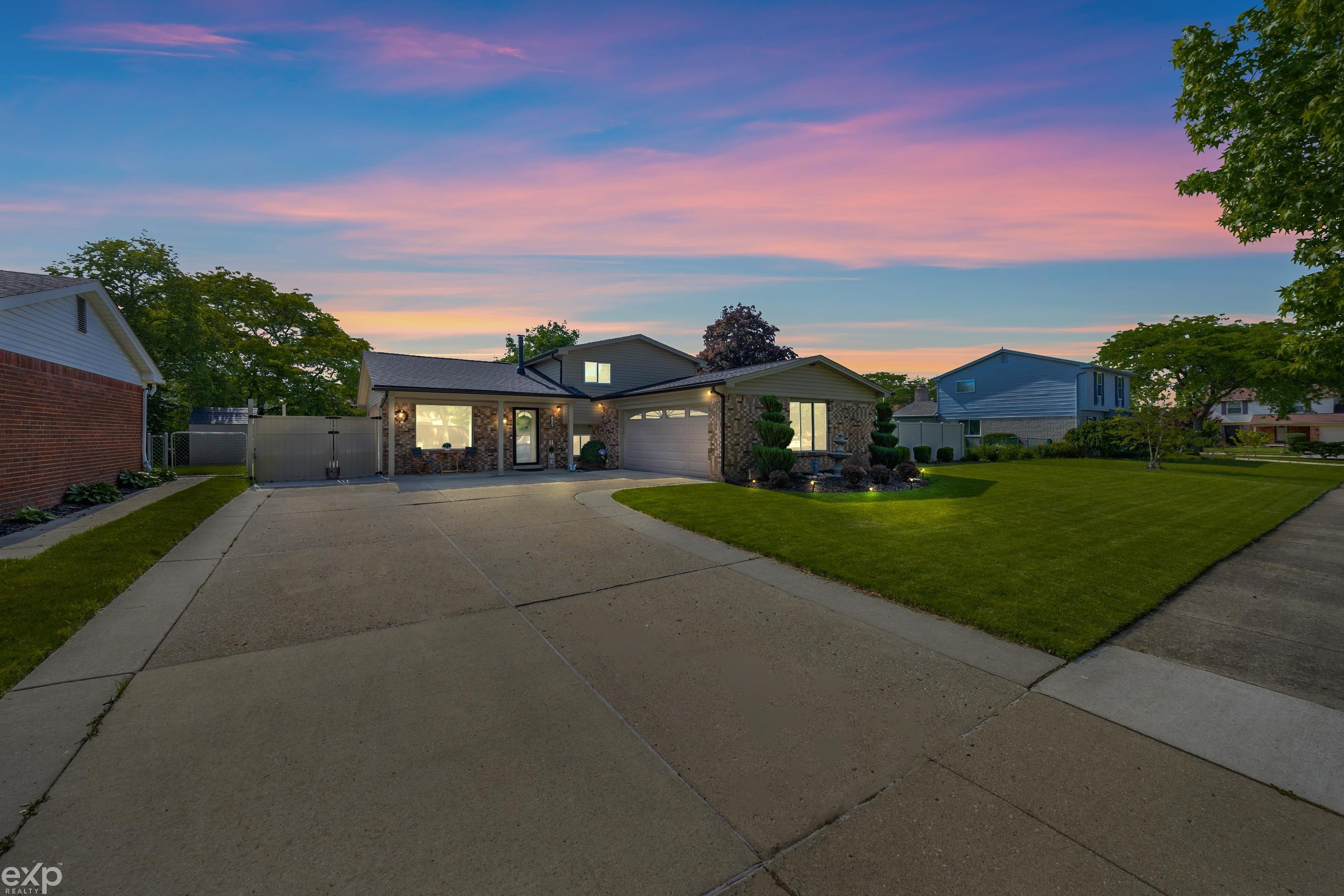 Forest Ln, Trenton, MI 48183