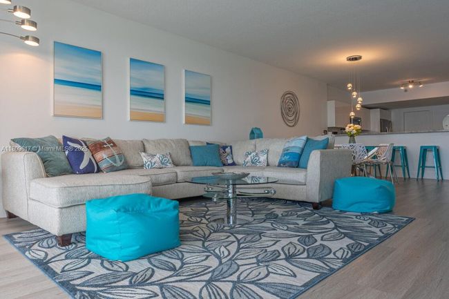 APT-401 - 17050 N Bay Rd, Condo with 2 bedrooms, 2 bathrooms and null parking in Sunny Isles Beach FL | Image 6