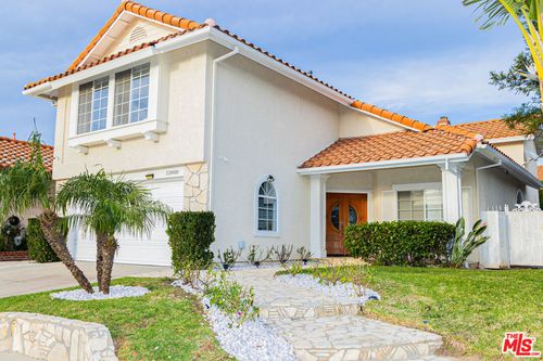 12000 Falcon Crest Way, Porter Ranch, CA, 91326-3895 | Card Image