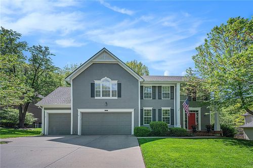 10119 River Hills Dr, Parkville, MO, 64152-3319 | Card Image