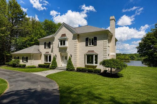 4 Cullen Bay Rd, Dover, NH, 03820-5000 | Card Image