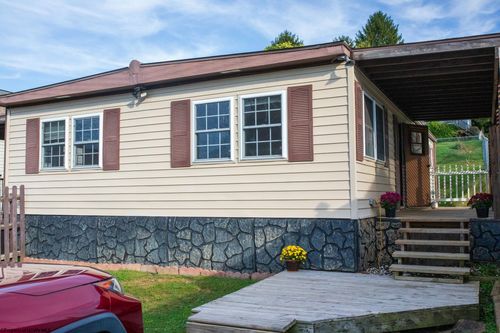 445 Center St, Morgantown, WV, 26505-4702 | Card Image