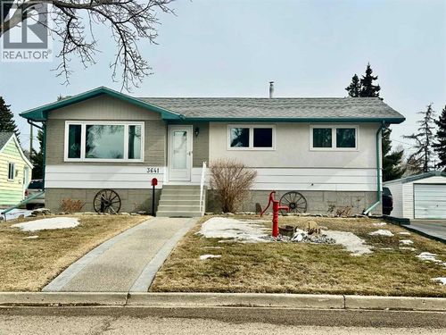 3641 44 St, Ponoka, AB, T4J1A6 | Card Image