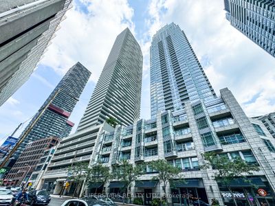 4510 - 2221 Yonge St, Condo with 1 bedrooms, 2 bathrooms and null parking in Toronto ON | Image 1